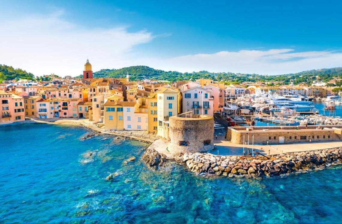 Вы сейчас просматриваете Сан-Тропе, Франция: летний отпуск на французской Ривьере и местный климат.